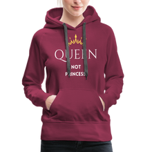 Lade das Bild in den Galerie-Viewer, Frauen Hoodie QUEEN not PRINCESS II - Bordeaux