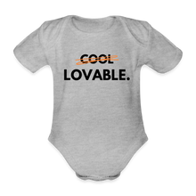Lade das Bild in den Galerie-Viewer, Baby Bio-Kurzarm-Body LOVABLE. dunkle Schrift - Grau meliert