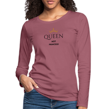 Lade das Bild in den Galerie-Viewer, Langarmshirt QUEEN not PRINCESS - Malve