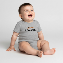 Lade das Bild in den Galerie-Viewer, Baby Bio-Kurzarm-Body LOVABLE. dunkle Schrift - Grau meliert