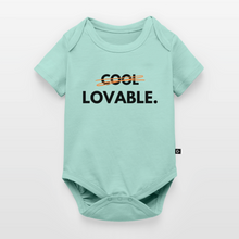 Lade das Bild in den Galerie-Viewer, Baby Bio-Kurzarm-Body LOVABLE. dunkle Schrift - Mint