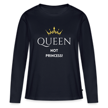 Lade das Bild in den Galerie-Viewer, Langarmshirt QUEEN not PRINCESS helle Schrift - Navy