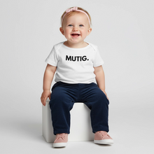 Lade das Bild in den Galerie-Viewer, Baby Bio-T-Shirt MUTIG. - schwarze Schrift - Weiß
