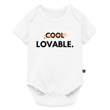 Lade das Bild in den Galerie-Viewer, Baby Bio-Kurzarm-Body LOVABLE. dunkle Schrift - Weiß
