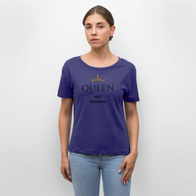 Lade das Bild in den Galerie-Viewer, T-Shirt QUEEN not PRINCESS - Dämmerung
