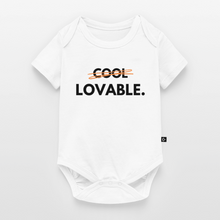 Lade das Bild in den Galerie-Viewer, Baby Bio-Kurzarm-Body LOVABLE. dunkle Schrift - Weiß
