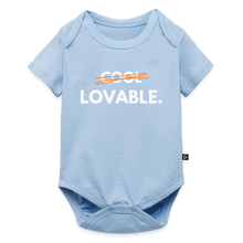 Lade das Bild in den Galerie-Viewer, Baby Bio-Kurzarm-Body LOVABLE. II - Hellblau
