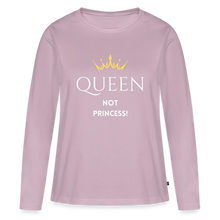 Lade das Bild in den Galerie-Viewer, Langarmshirt QUEEN not PRINCESS helle Schrift - Altrosa
