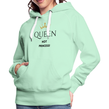 Lade das Bild in den Galerie-Viewer, Frauen Hoodie QUEEN not PRINCESS - helles Mintgrün
