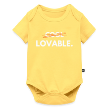 Lade das Bild in den Galerie-Viewer, Baby Bio-Kurzarm-Body LOVABLE. II - Pastellgelb

