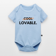 Lade das Bild in den Galerie-Viewer, Baby Bio-Kurzarm-Body LOVABLE. dunkle Schrift - Hellblau
