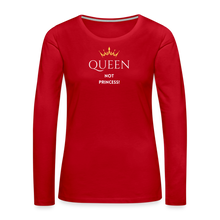 Lade das Bild in den Galerie-Viewer, Langarmshirt QUEEN not PRINCESS helle Schrift - Rot
